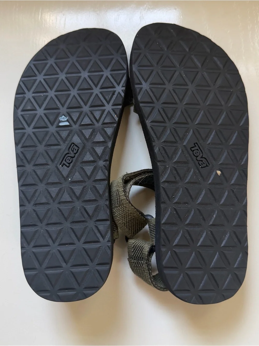 Teva Original Universal Sandals Olive Green Size 8 Outdoor Hiking Camping Beach